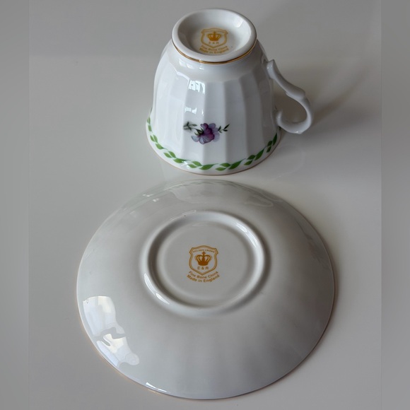 Golden Crown E & R April Floral Bone China Teacup and Saucer Set-Made in England - Picture 7 of 9